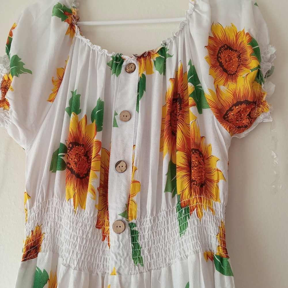 Beautiful Maxi Dress with Sunflower Print 2X Brand new with tags. - Picture 4 of 5